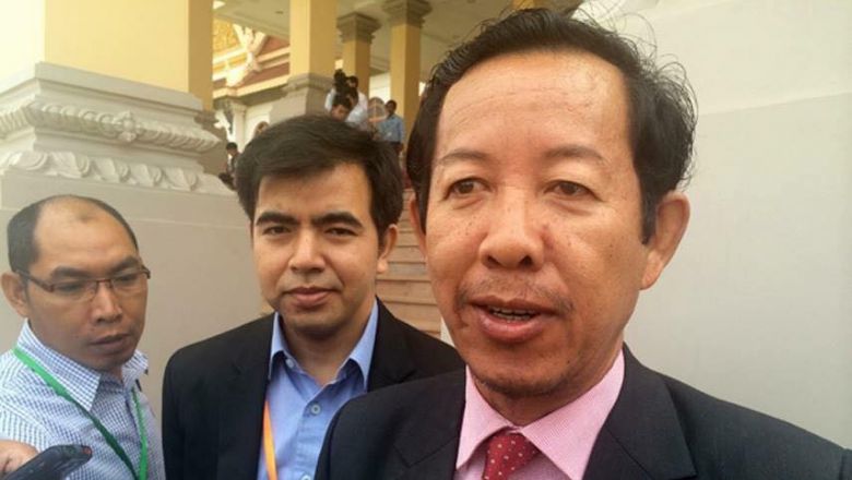 លោក រ៉ុង ឈុន ត្រូវ​ដក​ចេញ​ពី​ក្រប​ខ័ណ្ឌ​ក្រសួង​អប់​រំ